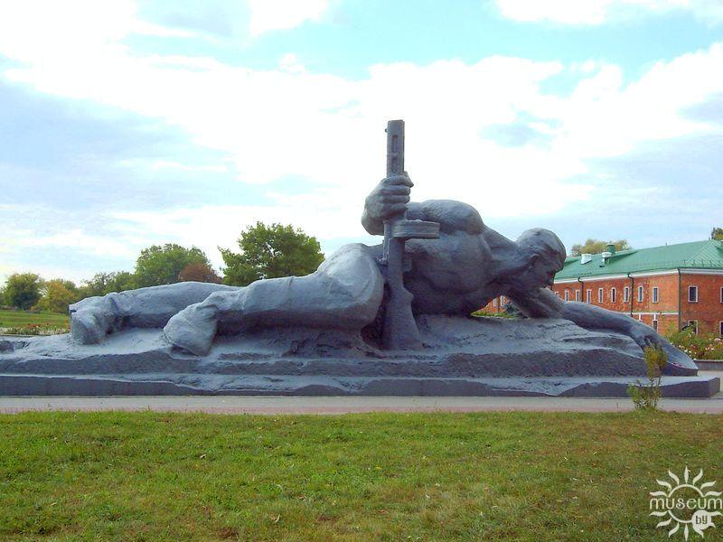 Памятник жажда в брестской крепости